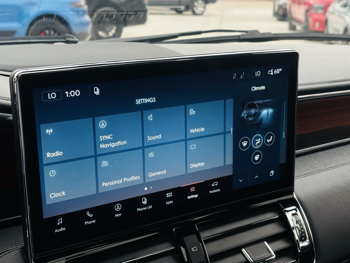 Photo 70 of this Lincoln Navigator