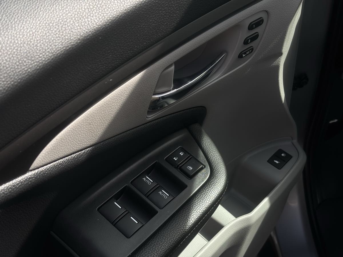 Photo 33 of this Honda Pilot