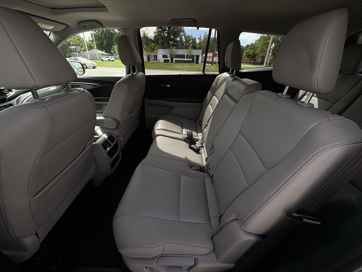 Photo 34 of this Honda Pilot