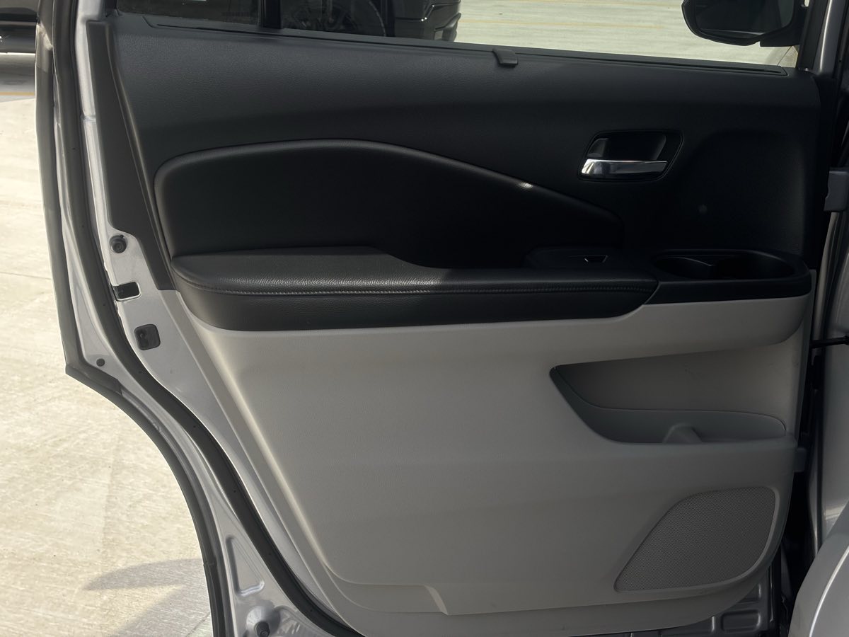 Photo 37 of this Honda Pilot