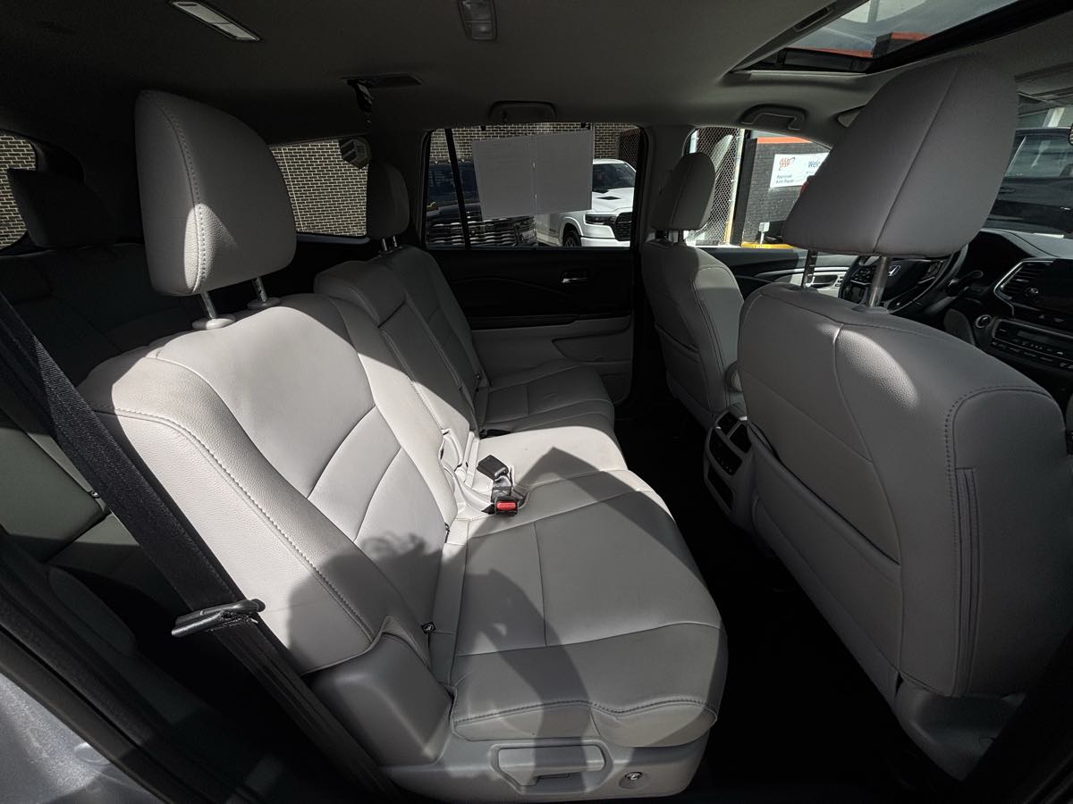 Photo 38 of this Honda Pilot