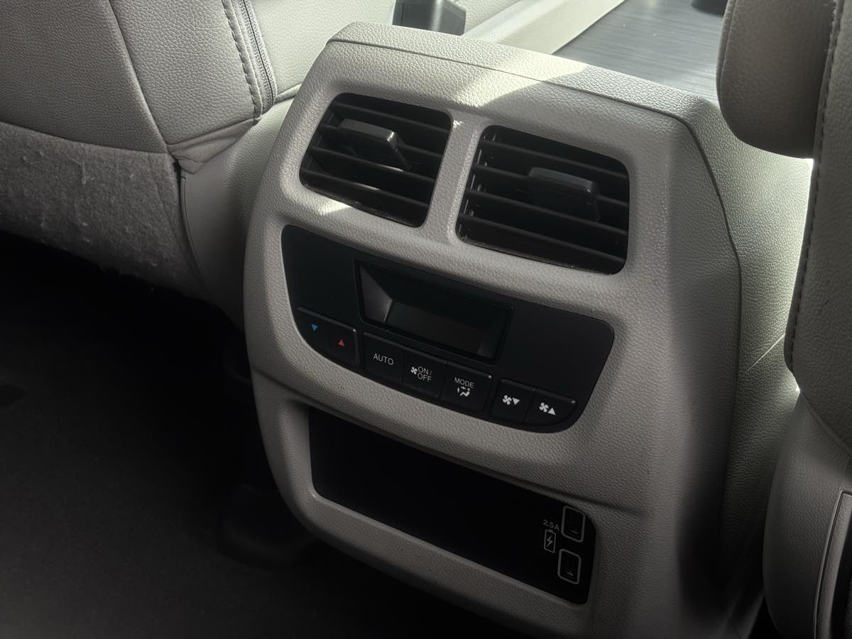 Photo 39 of this Honda Pilot