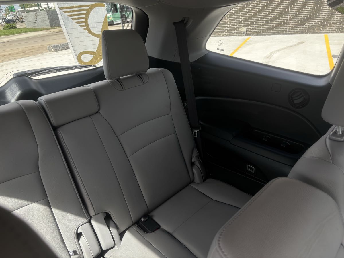 Photo 40 of this Honda Pilot