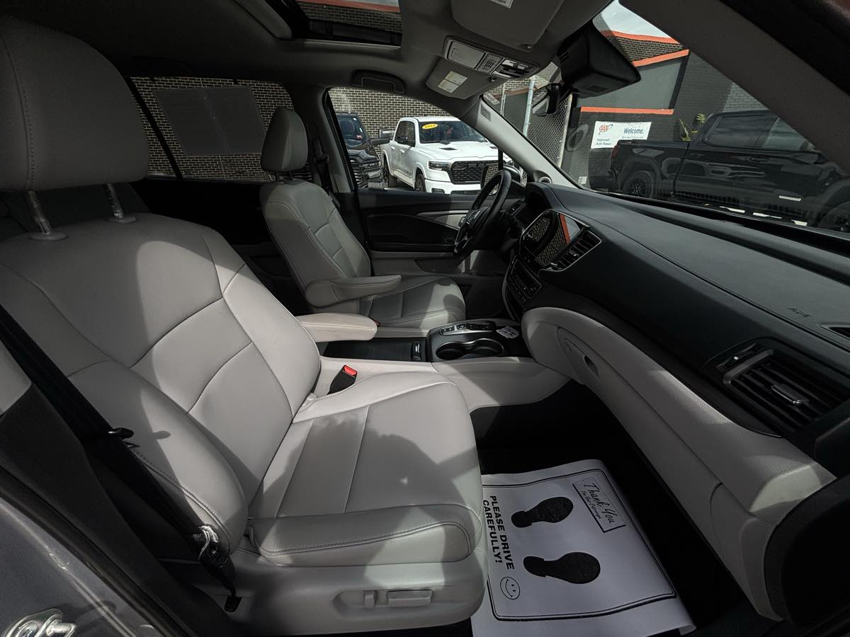 Photo 42 of this Honda Pilot