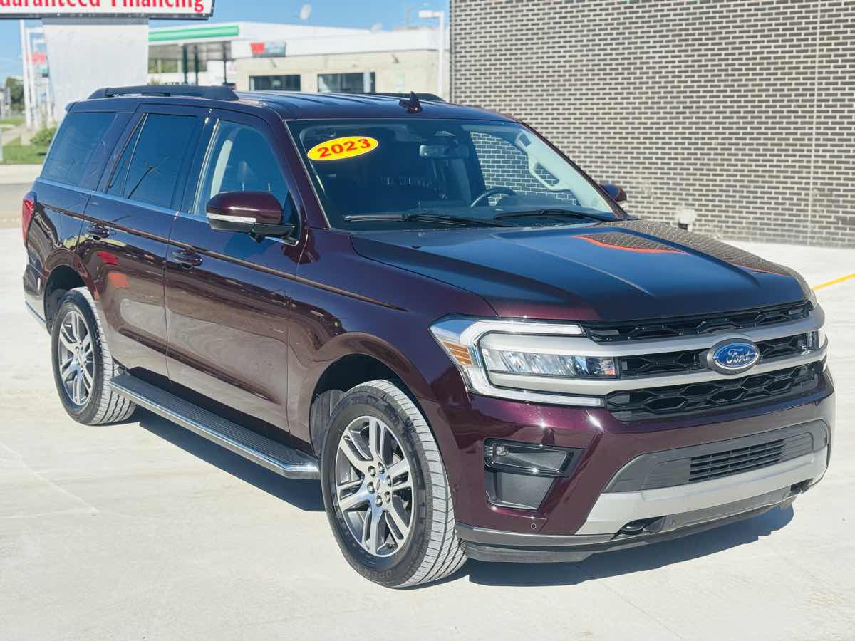 Photo 2 of this Ford Expedition