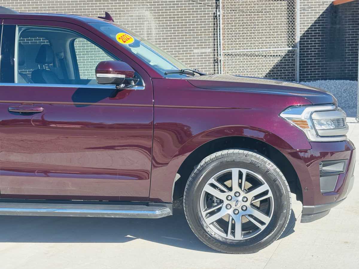 Photo 7 of this Ford Expedition