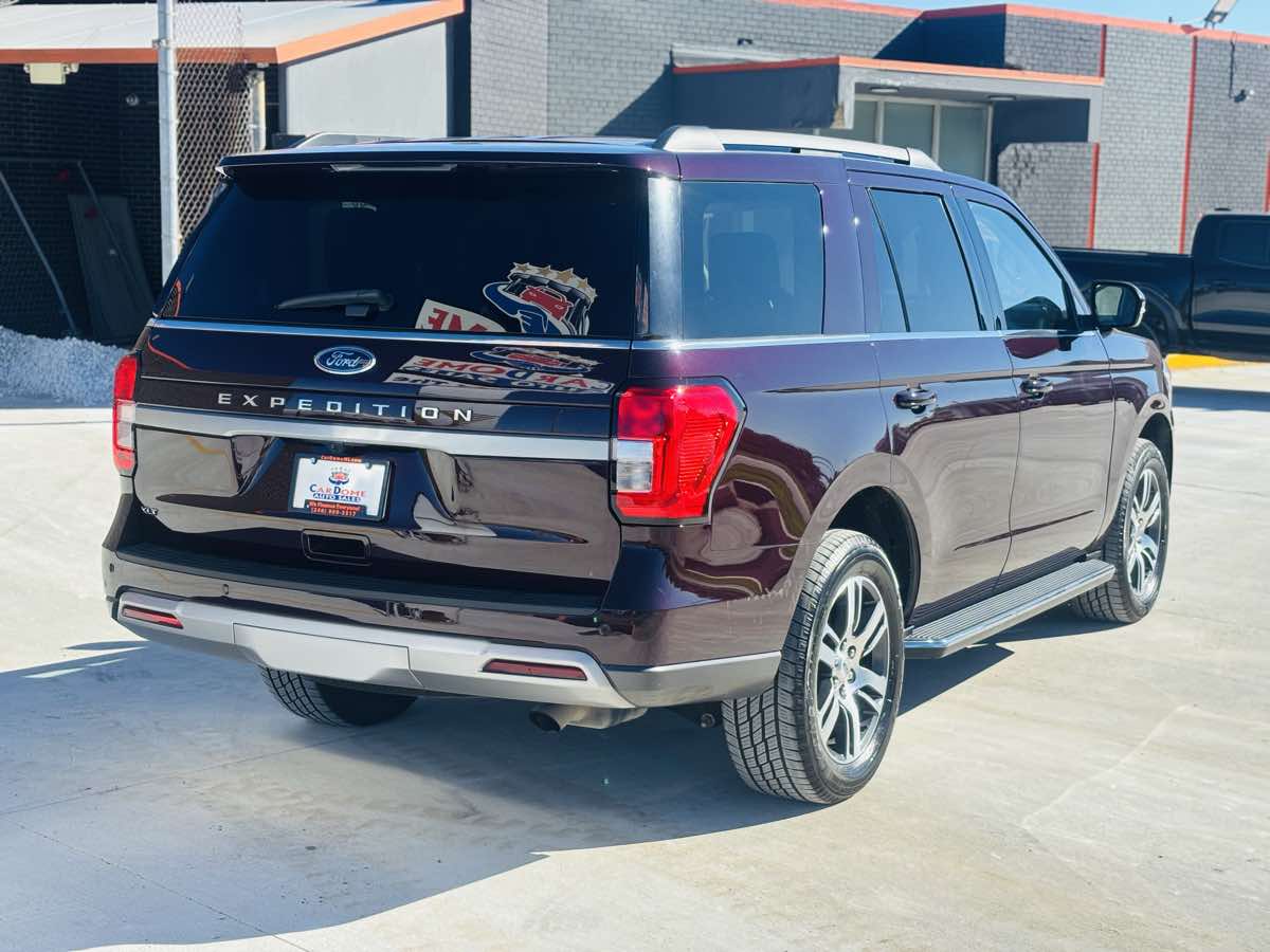 Photo 9 of this Ford Expedition