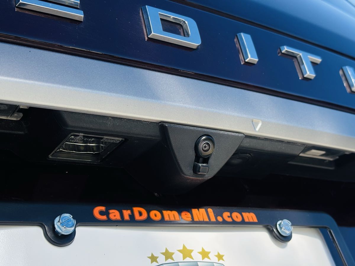 Photo 11 of this Ford Expedition