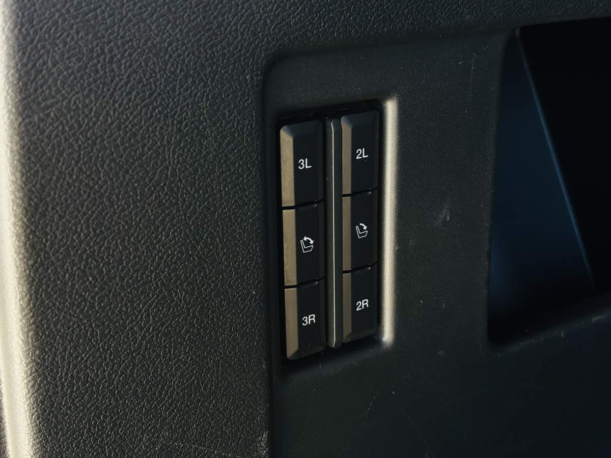 Photo 13 of this Ford Expedition