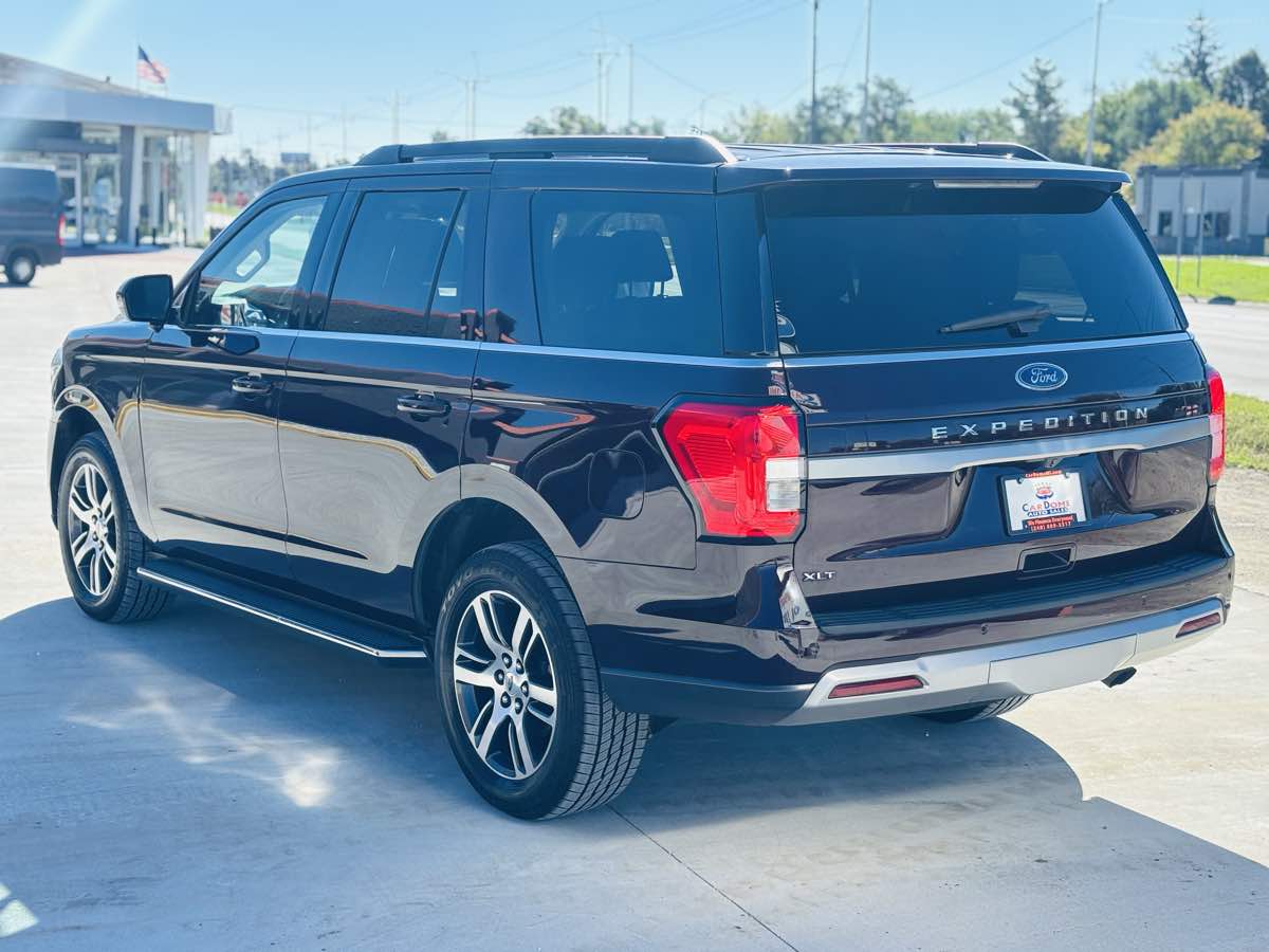 Photo 16 of this Ford Expedition