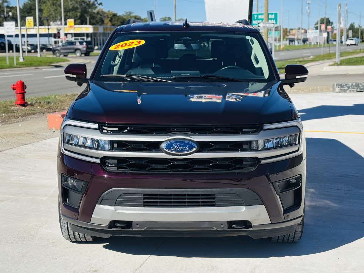 Photo 20 of this Ford Expedition