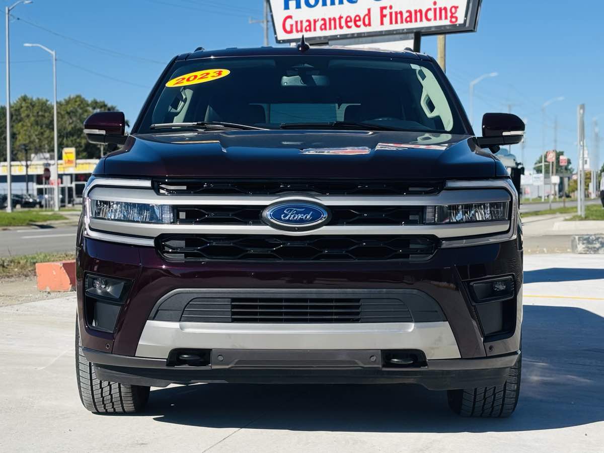 Photo 21 of this Ford Expedition