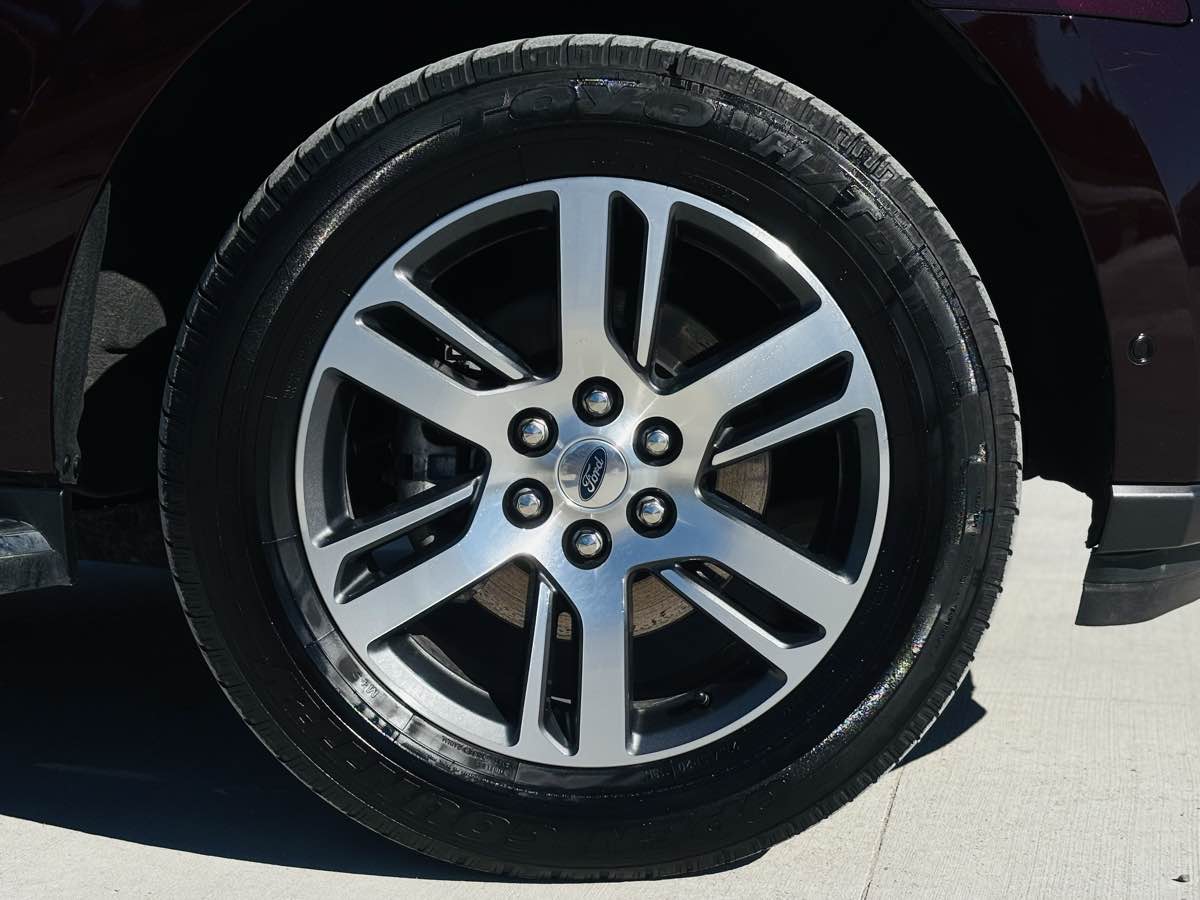 Photo 27 of this Ford Expedition