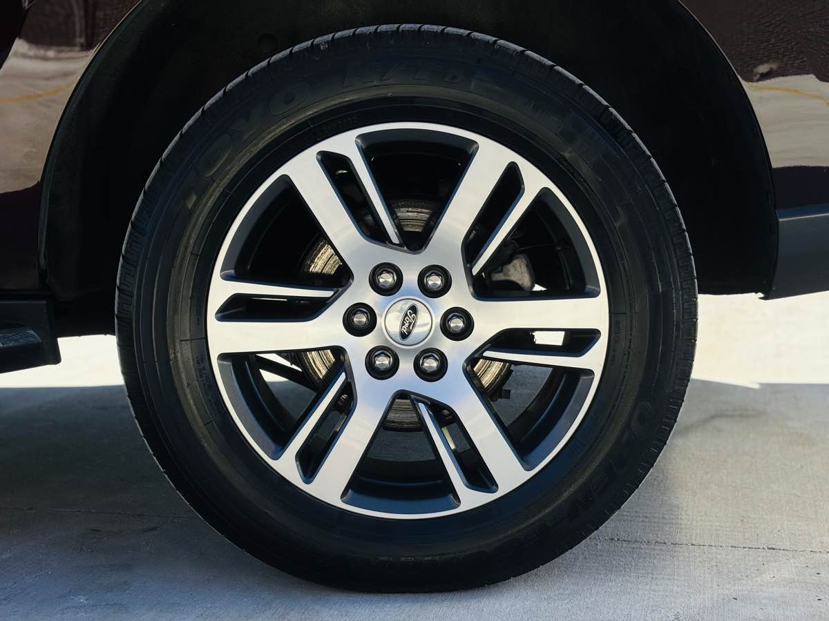 Photo 29 of this Ford Expedition