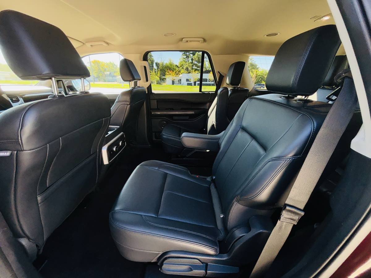 Photo 36 of this Ford Expedition