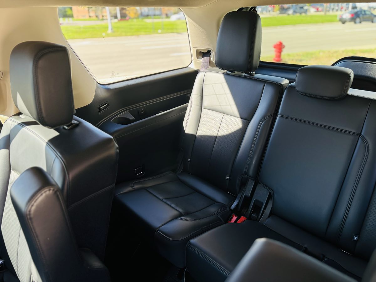 Photo 38 of this Ford Expedition