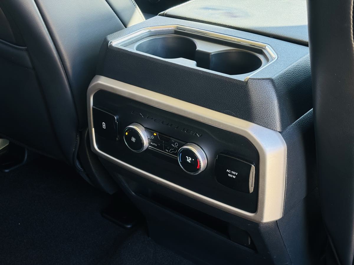 Photo 41 of this Ford Expedition