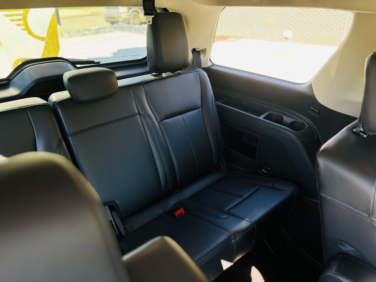 Photo 42 of this Ford Expedition