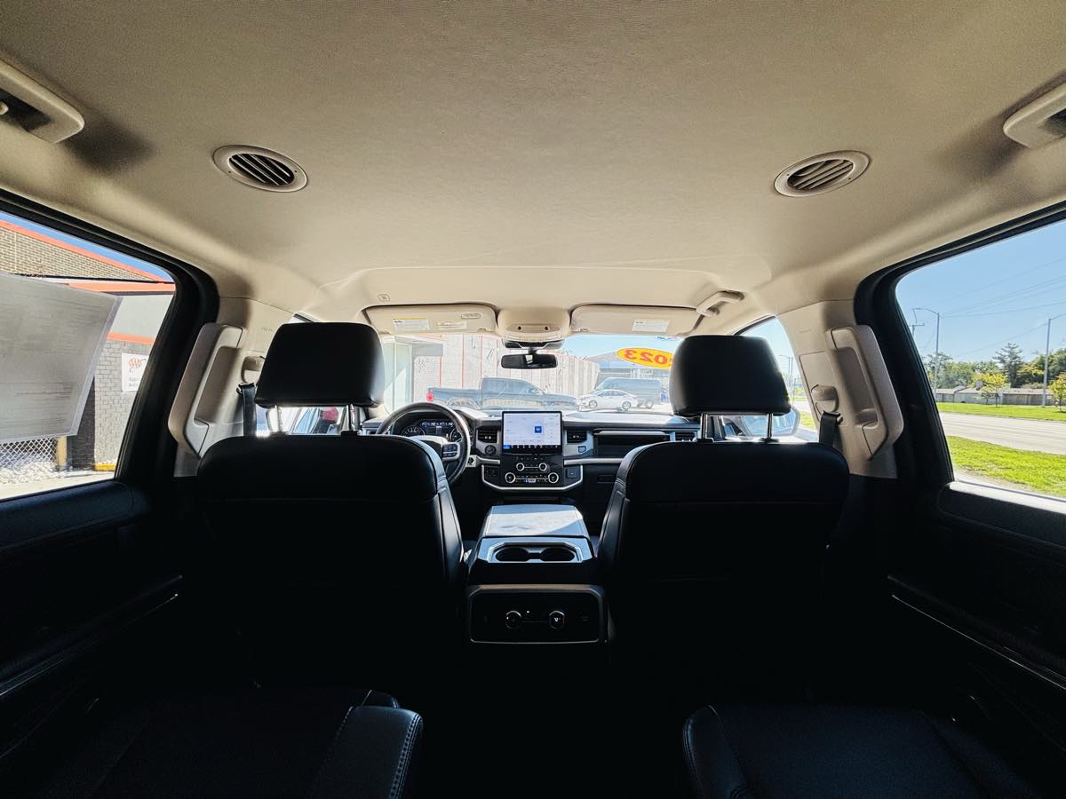 Photo 48 of this Ford Expedition