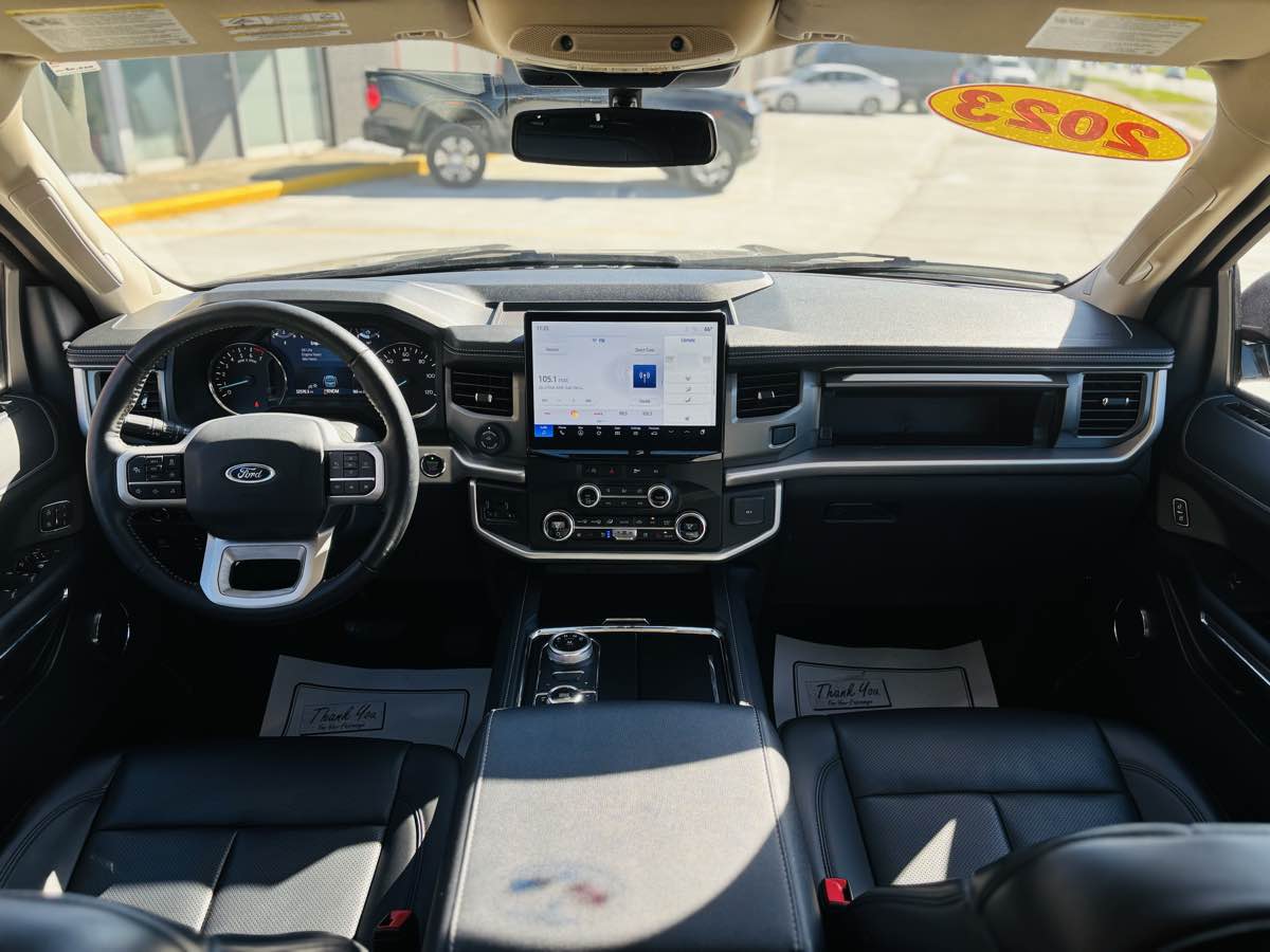 Photo 50 of this Ford Expedition