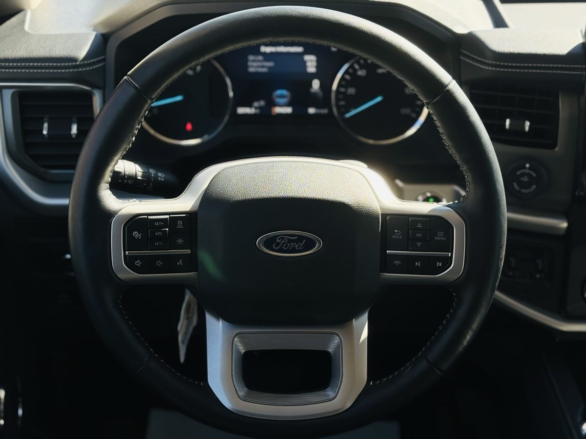 Photo 53 of this Ford Expedition