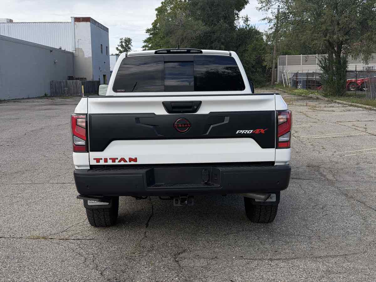 Photo 6 of this Nissan Titan