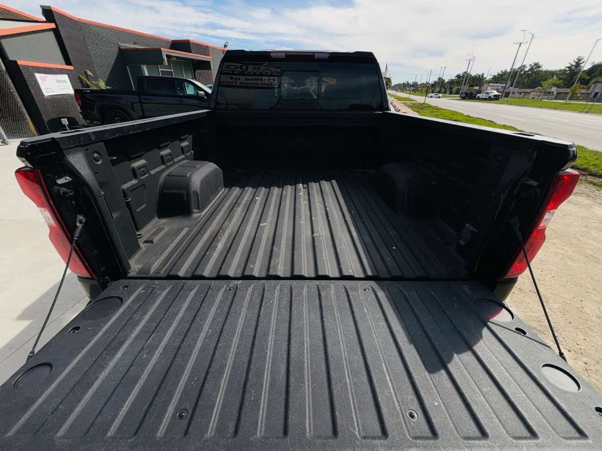 Photo 12 of this Chevrolet Silverado 1500