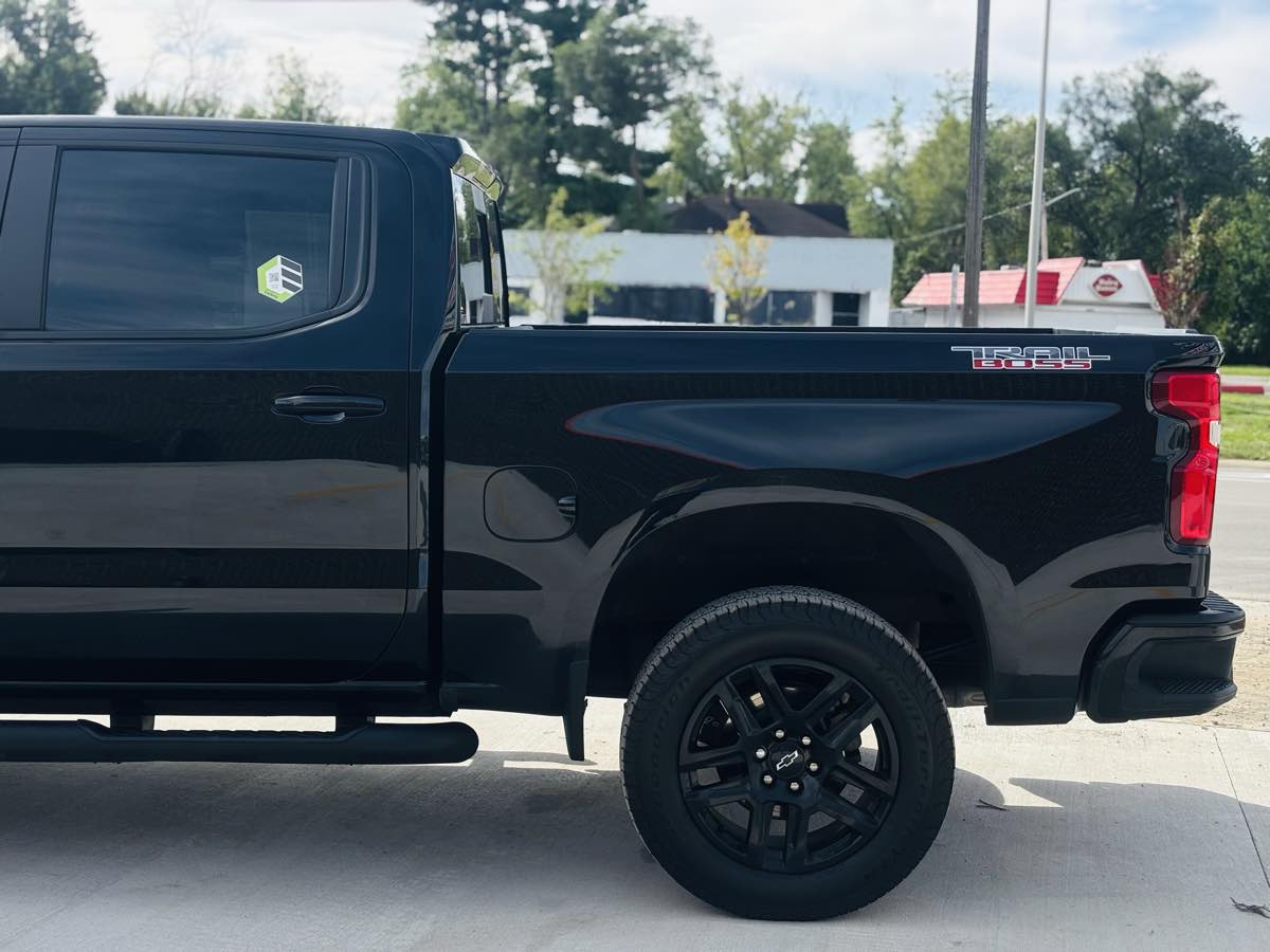 Photo 16 of this Chevrolet Silverado 1500
