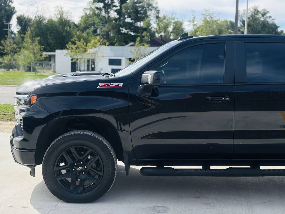 Photo 17 of this Chevrolet Silverado 1500