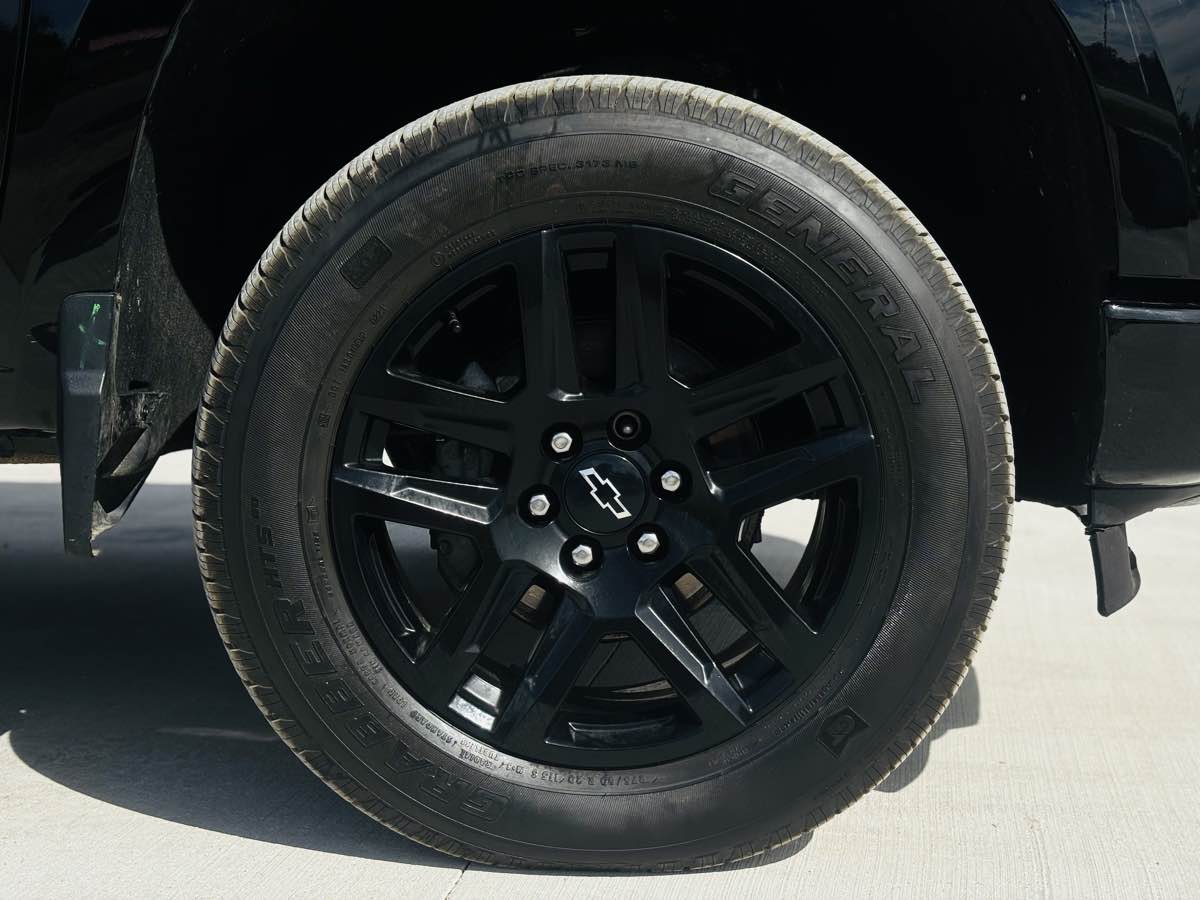Photo 27 of this Chevrolet Silverado 1500