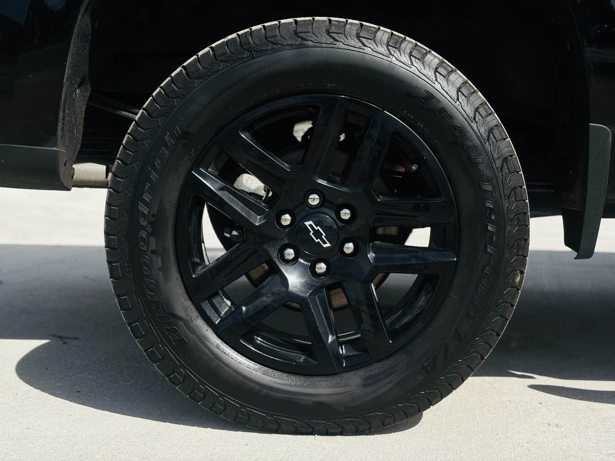 Photo 28 of this Chevrolet Silverado 1500