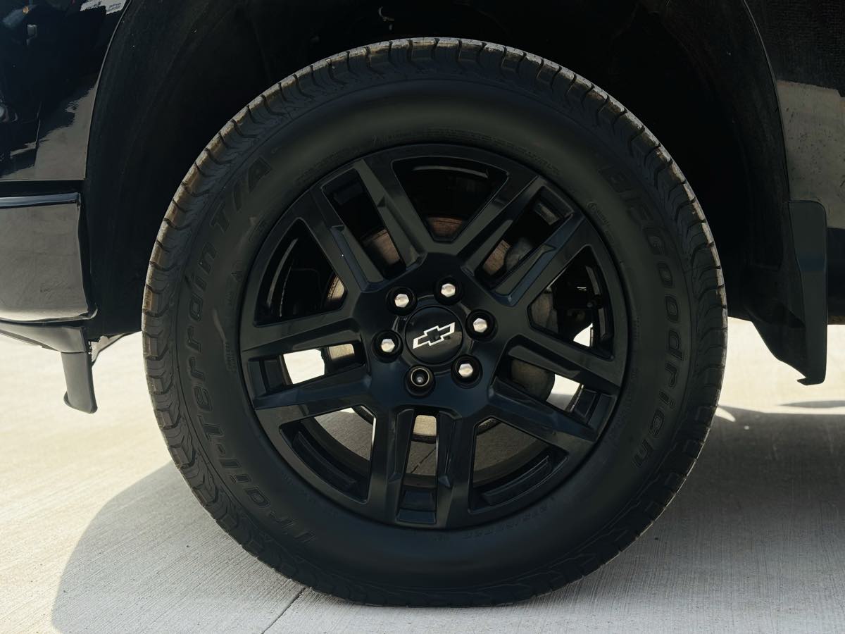 Photo 30 of this Chevrolet Silverado 1500