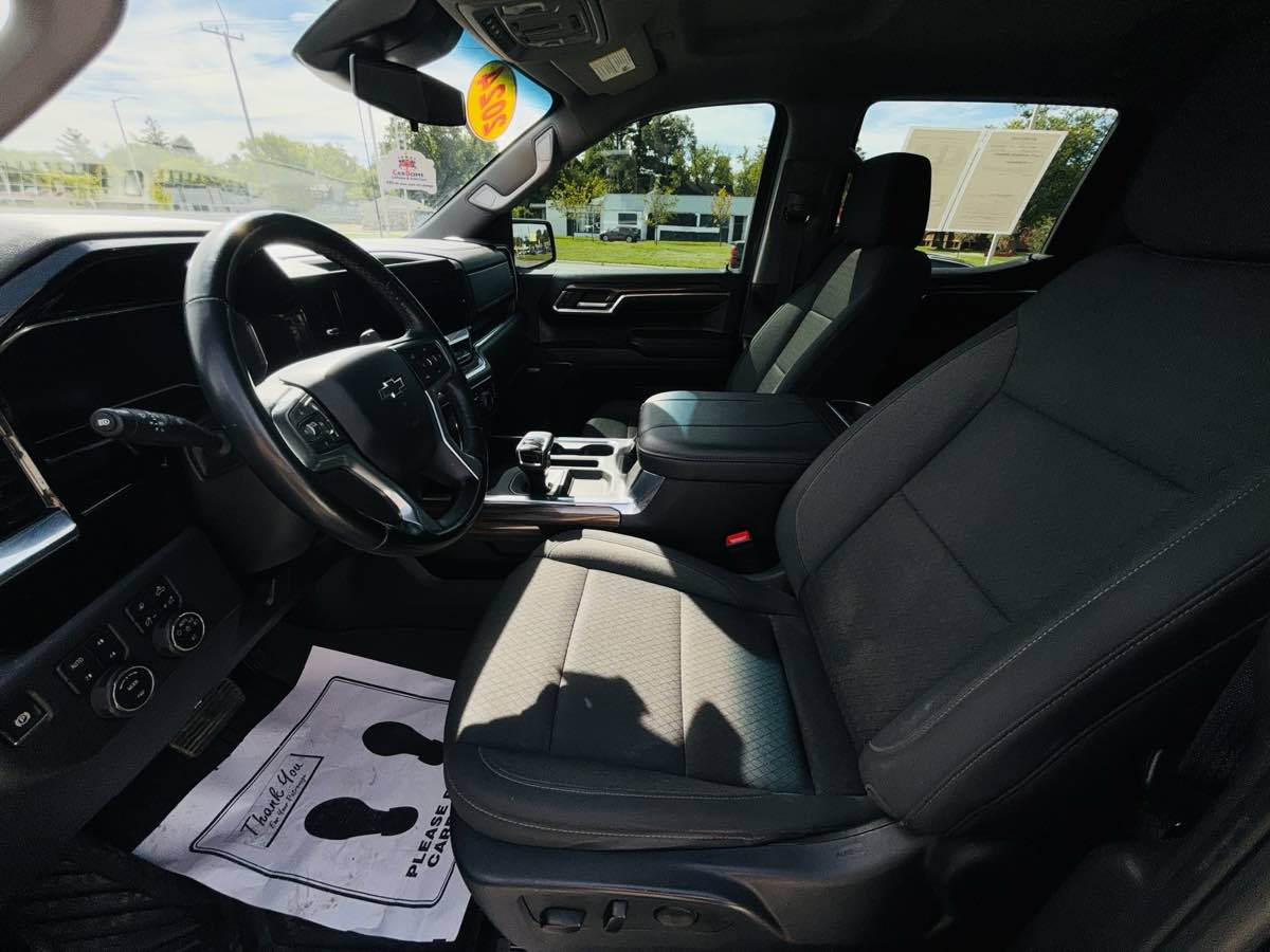 Photo 32 of this Chevrolet Silverado 1500