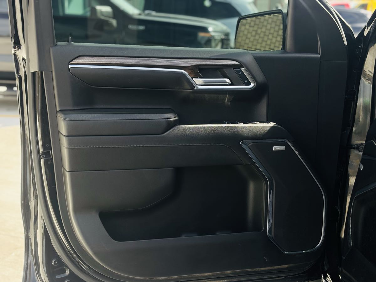 Photo 34 of this Chevrolet Silverado 1500