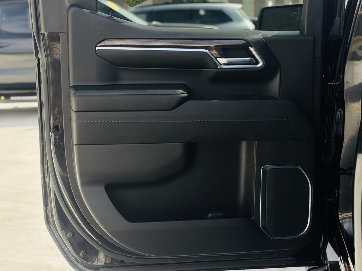 Photo 39 of this Chevrolet Silverado 1500
