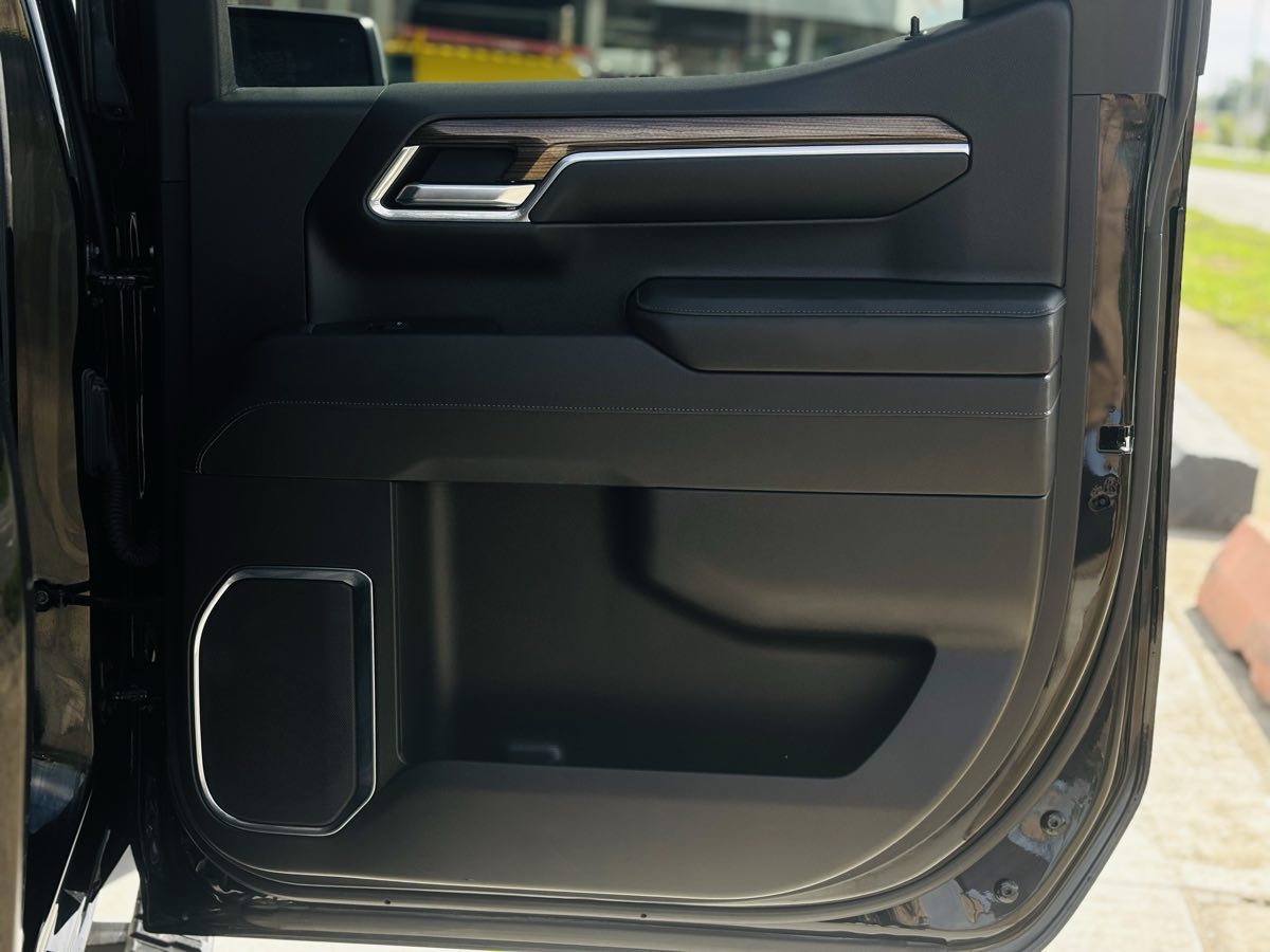 Photo 42 of this Chevrolet Silverado 1500