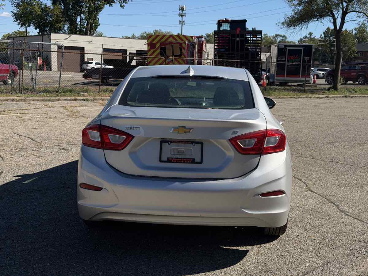 Photo 5 of this Chevrolet Cruze