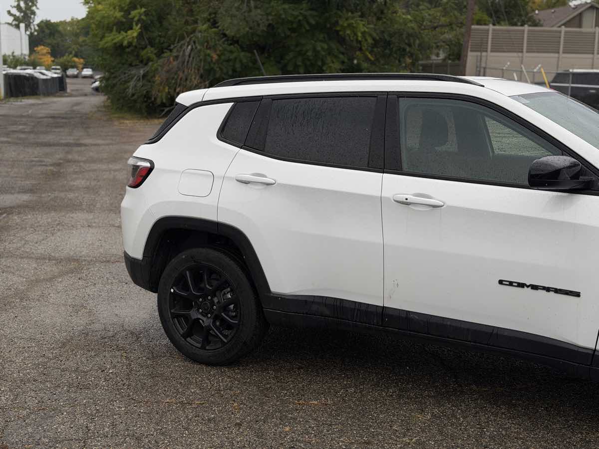 Photo 5 of this Jeep Compass