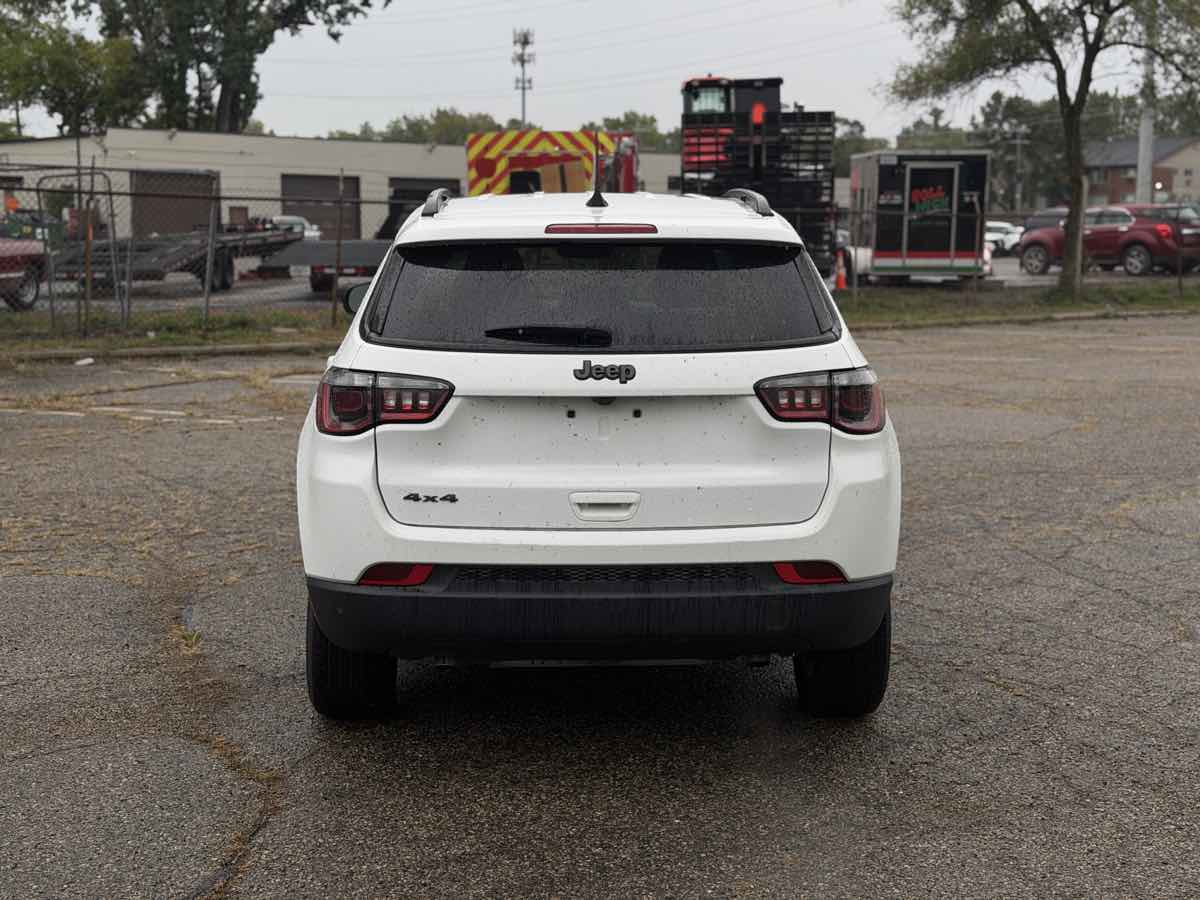 Photo 7 of this Jeep Compass