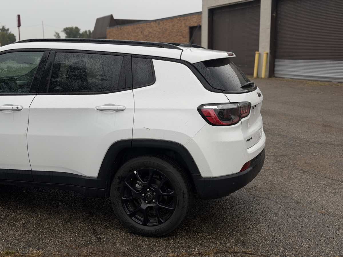 Photo 8 of this Jeep Compass