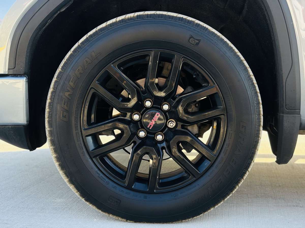 Photo 31 of this GMC Sierra 1500 Limited