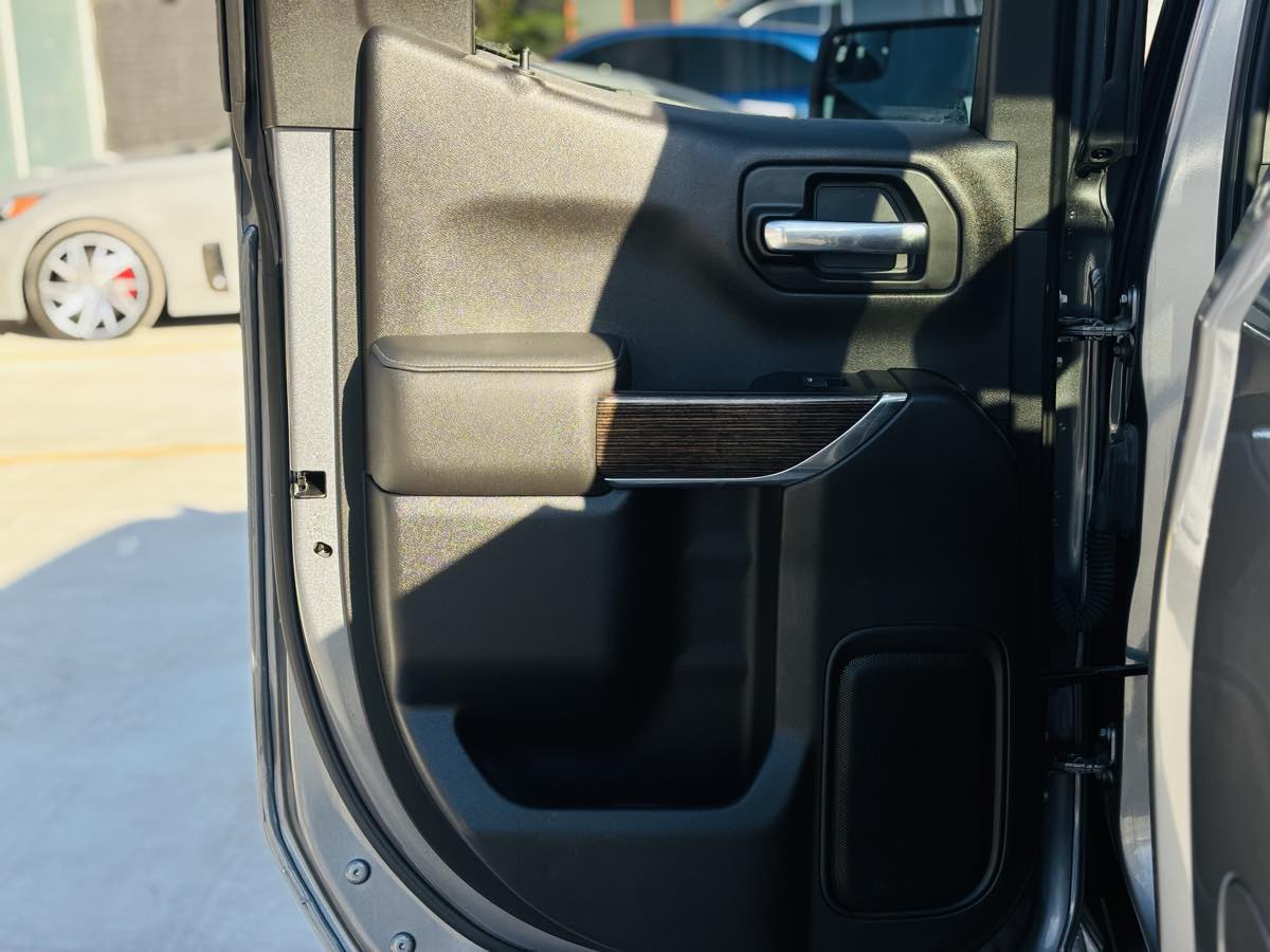 Photo 39 of this GMC Sierra 1500 Limited