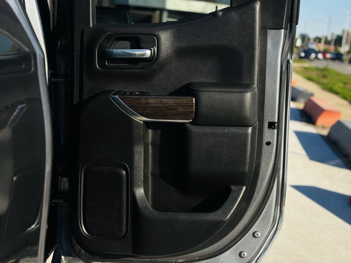 Photo 42 of this GMC Sierra 1500 Limited
