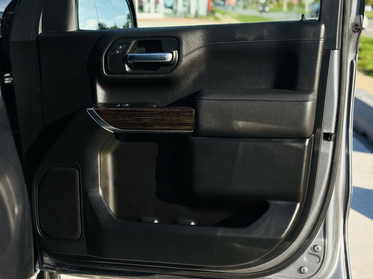 Photo 44 of this GMC Sierra 1500 Limited