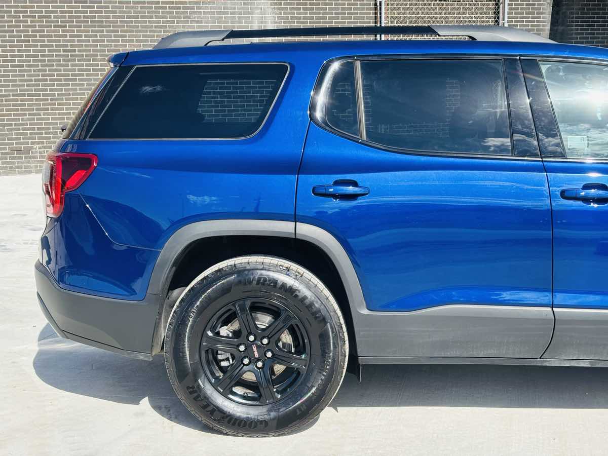 Photo 7 of this GMC Acadia
