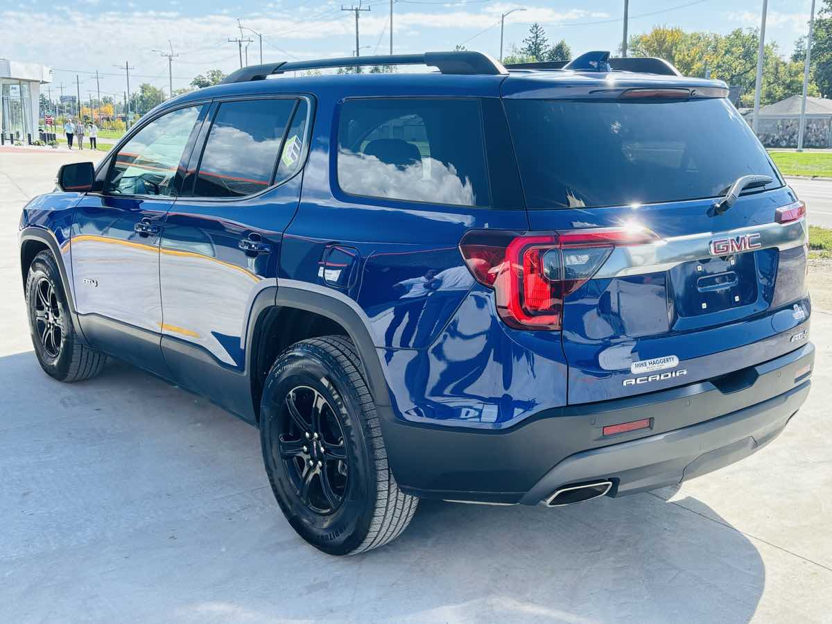 Photo 14 of this GMC Acadia