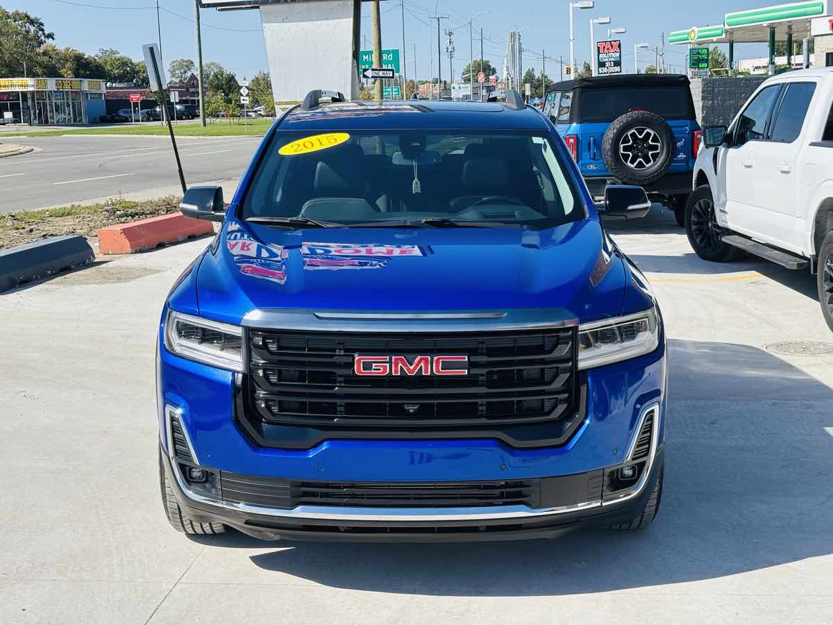 Photo 18 of this GMC Acadia