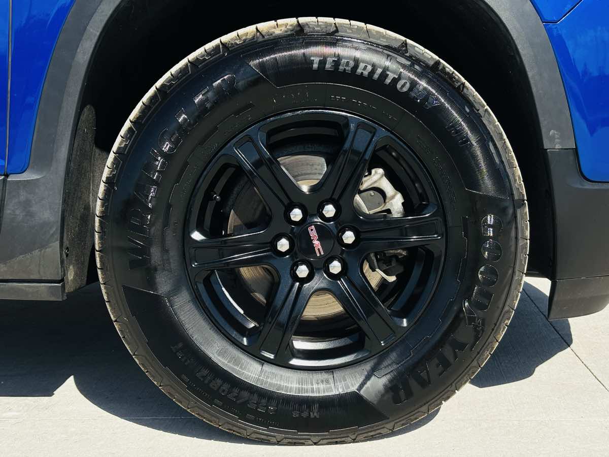 Photo 25 of this GMC Acadia