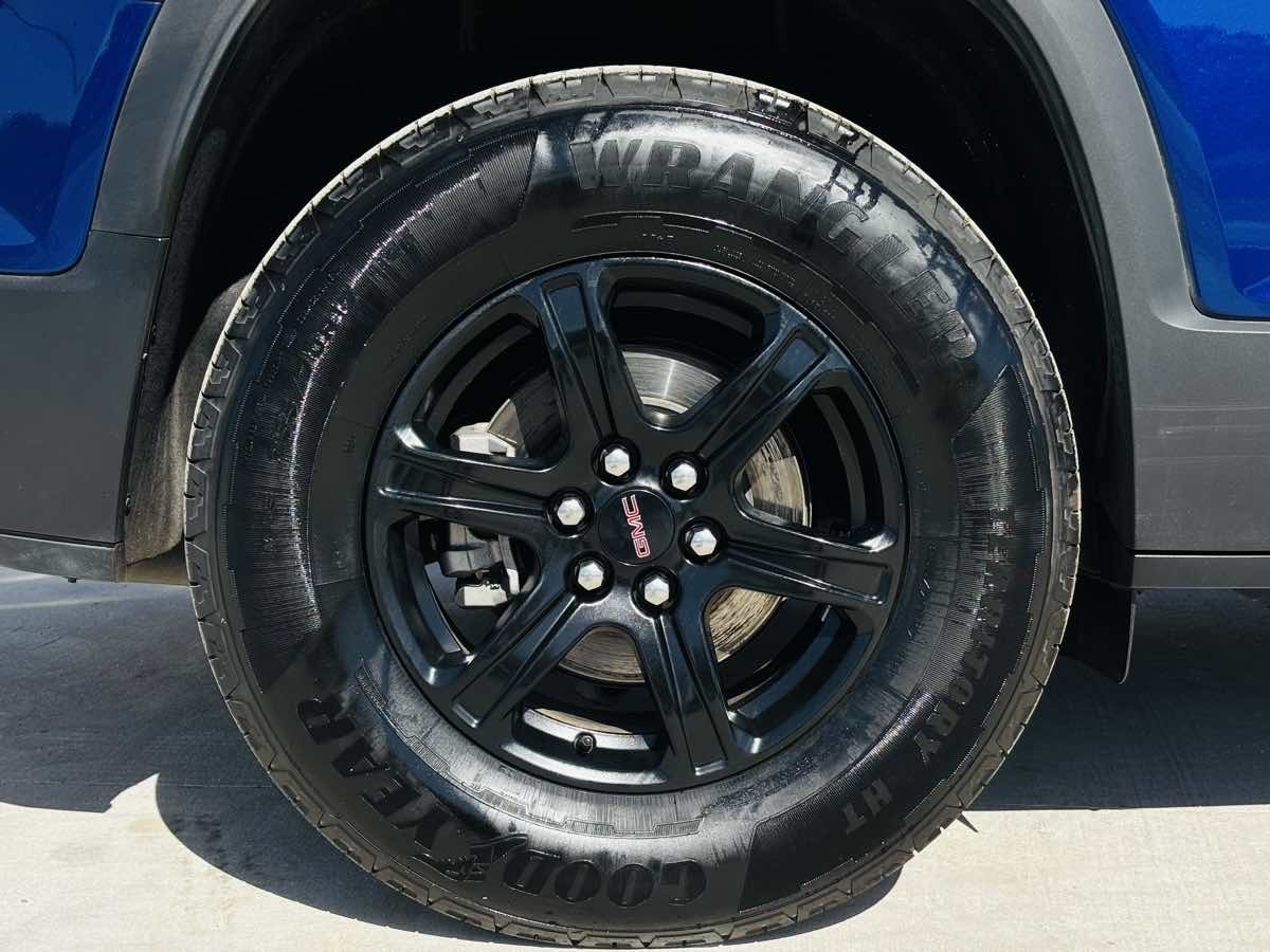 Photo 26 of this GMC Acadia