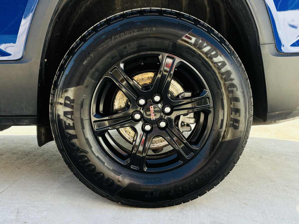 Photo 27 of this GMC Acadia